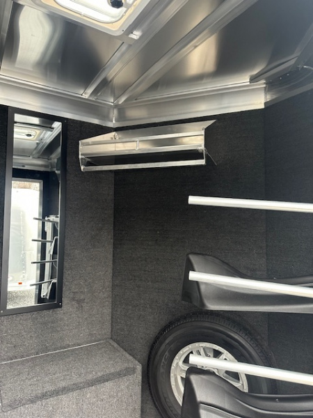 New 2026 Featherlite Trailers 2 HORSE SLANT LOAD 9400