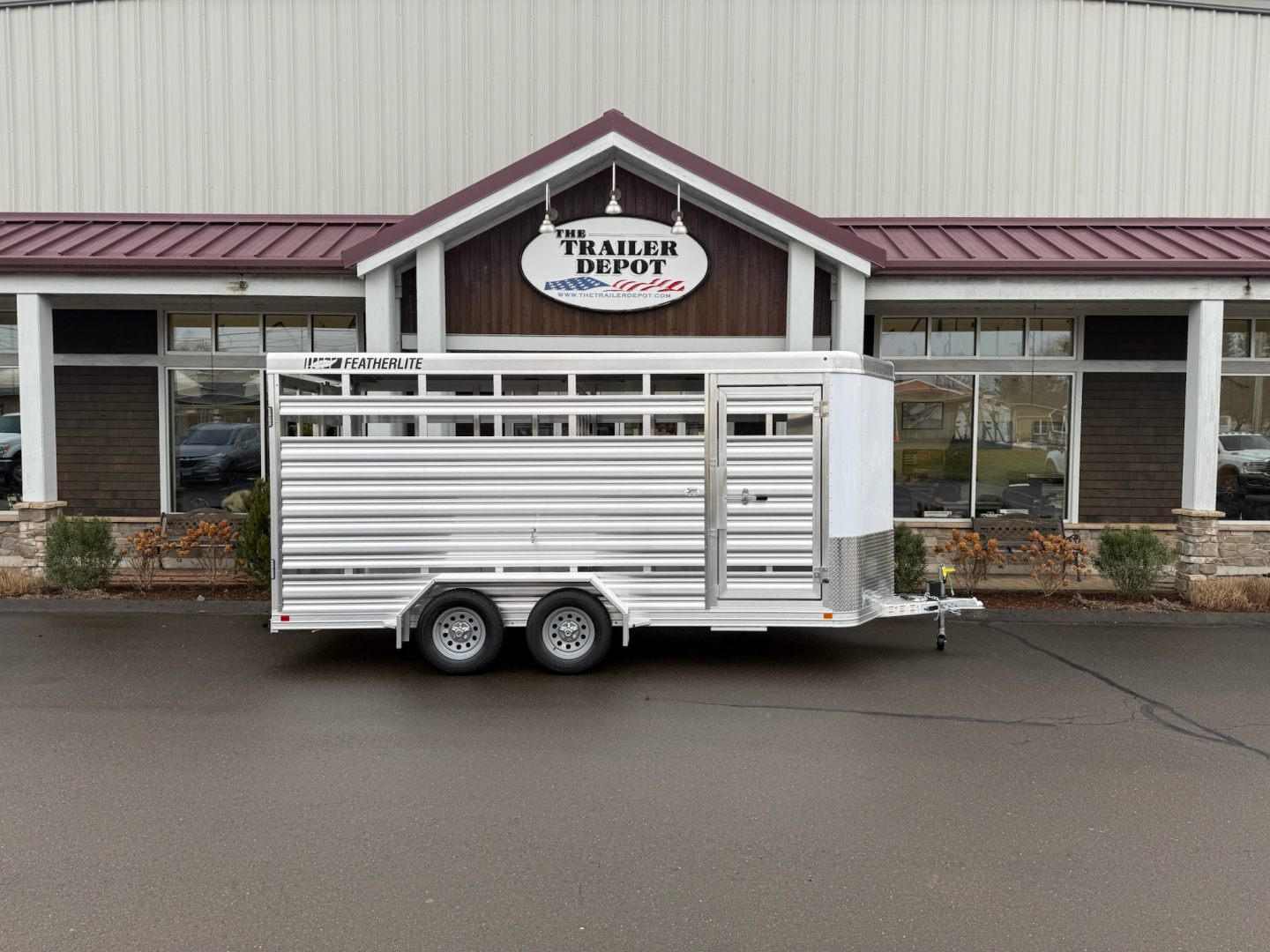 New FEATHERLITE 6’7″ X 16′ LIVESTOCK BUMPER PULL TRAILER