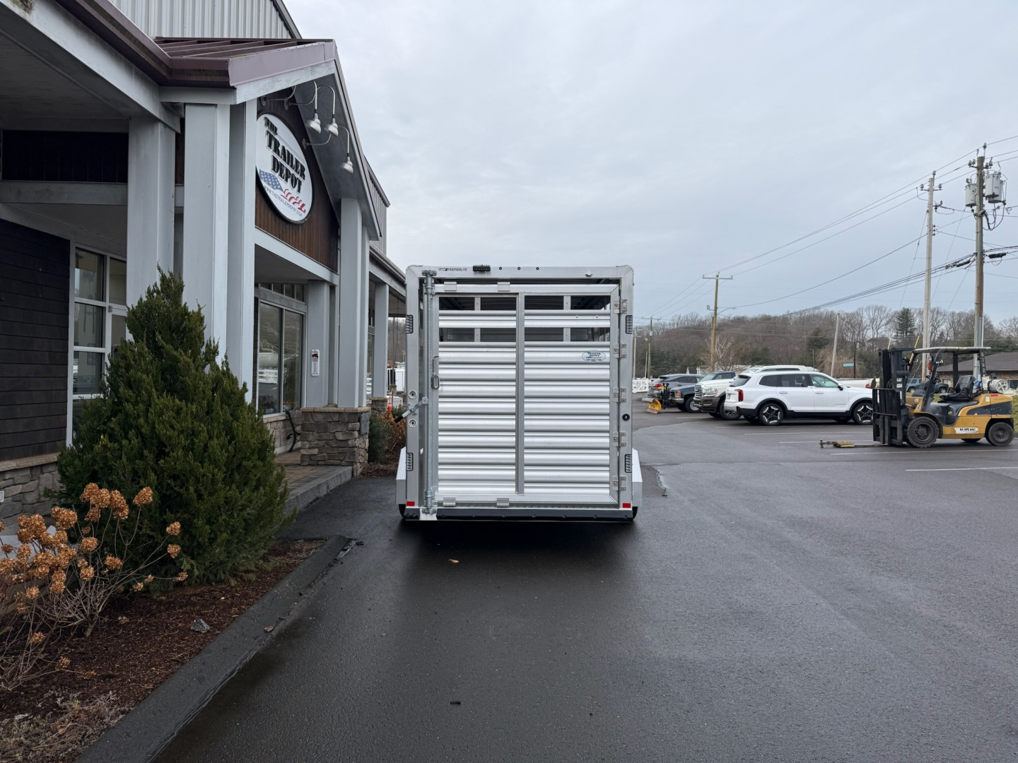 New FEATHERLITE 6’7″ X 16′ LIVESTOCK BUMPER PULL TRAILER