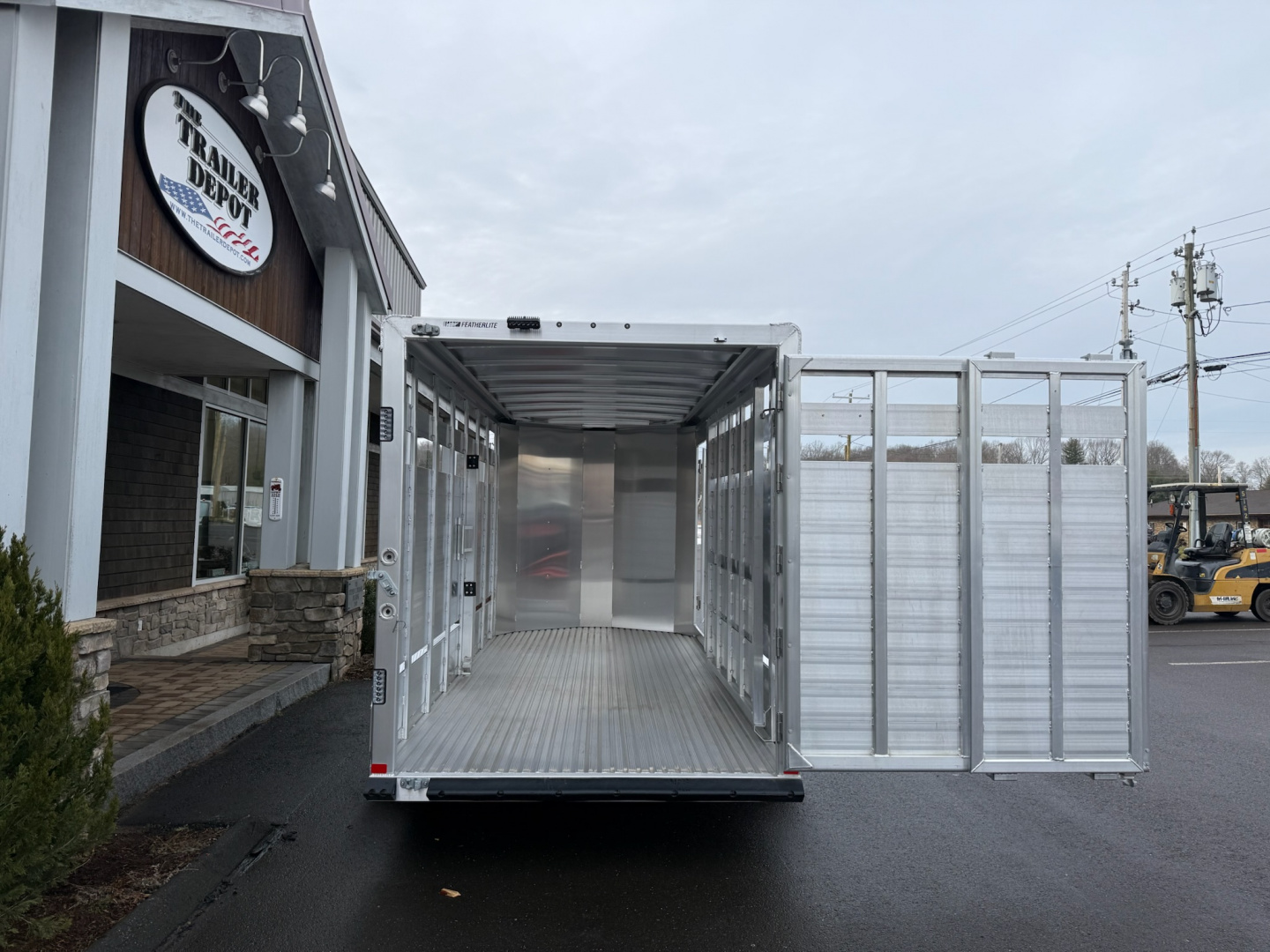 New FEATHERLITE 6’7″ X 16′ LIVESTOCK BUMPER PULL TRAILER