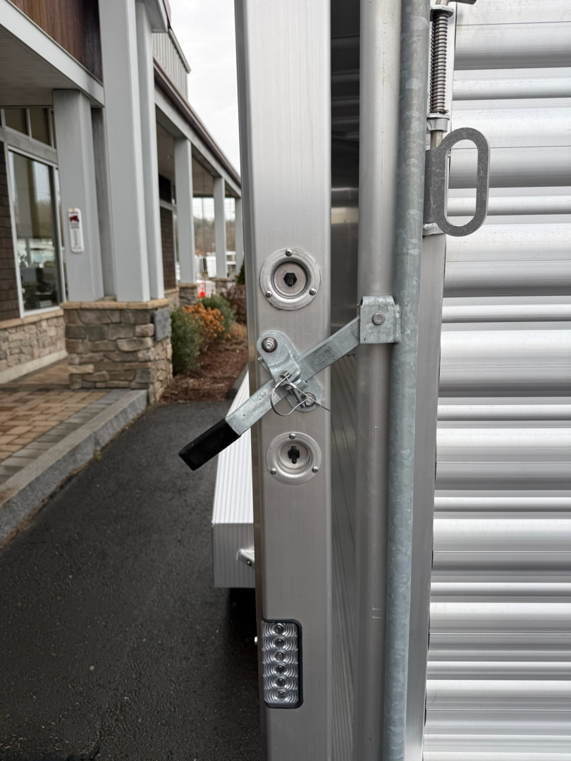 New FEATHERLITE 6’7″ X 16′ LIVESTOCK BUMPER PULL TRAILER