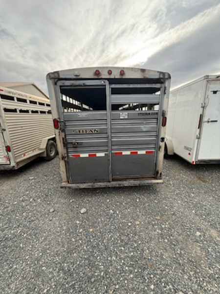 Used 2009 Titan 24' Stock Trailer