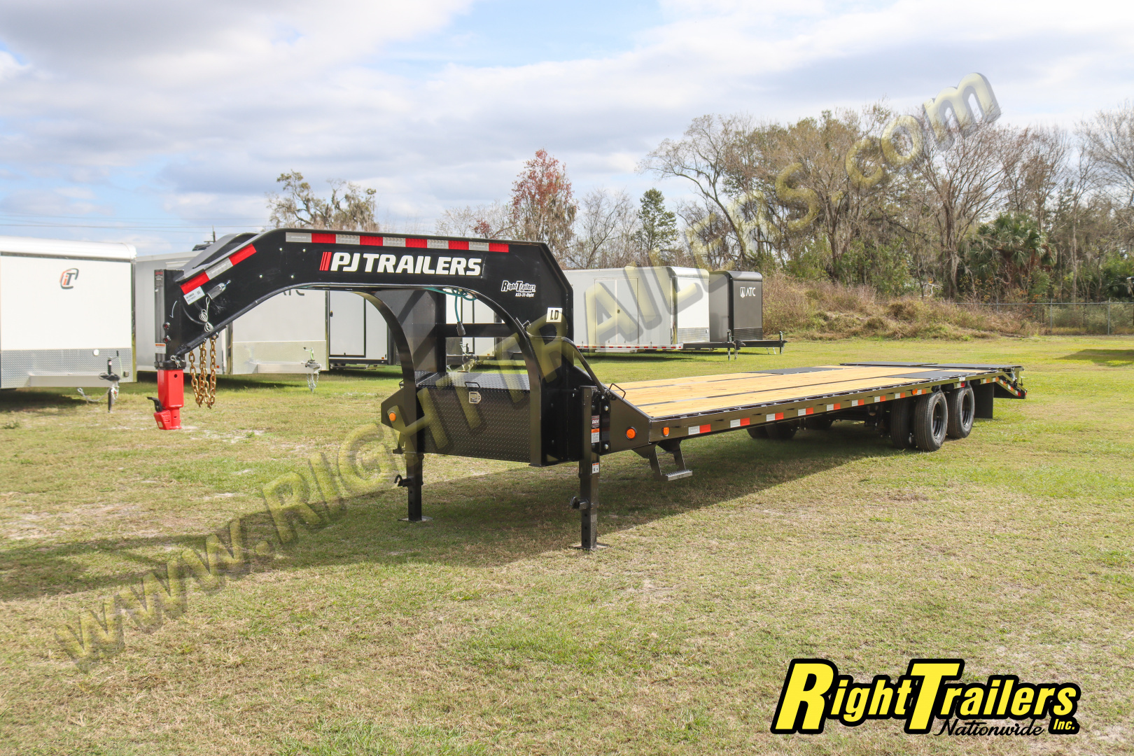 New 2026 8.5X35 PJ GOOGSENECK EQUIPMENT TRAILER