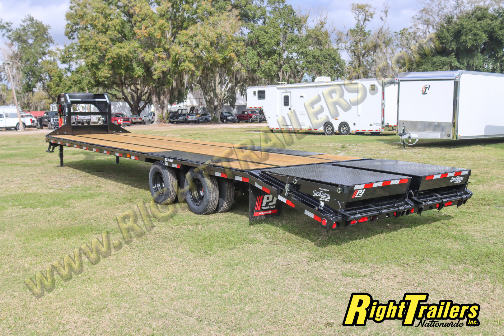 New 2026 8.5X35 PJ GOOGSENECK EQUIPMENT TRAILER