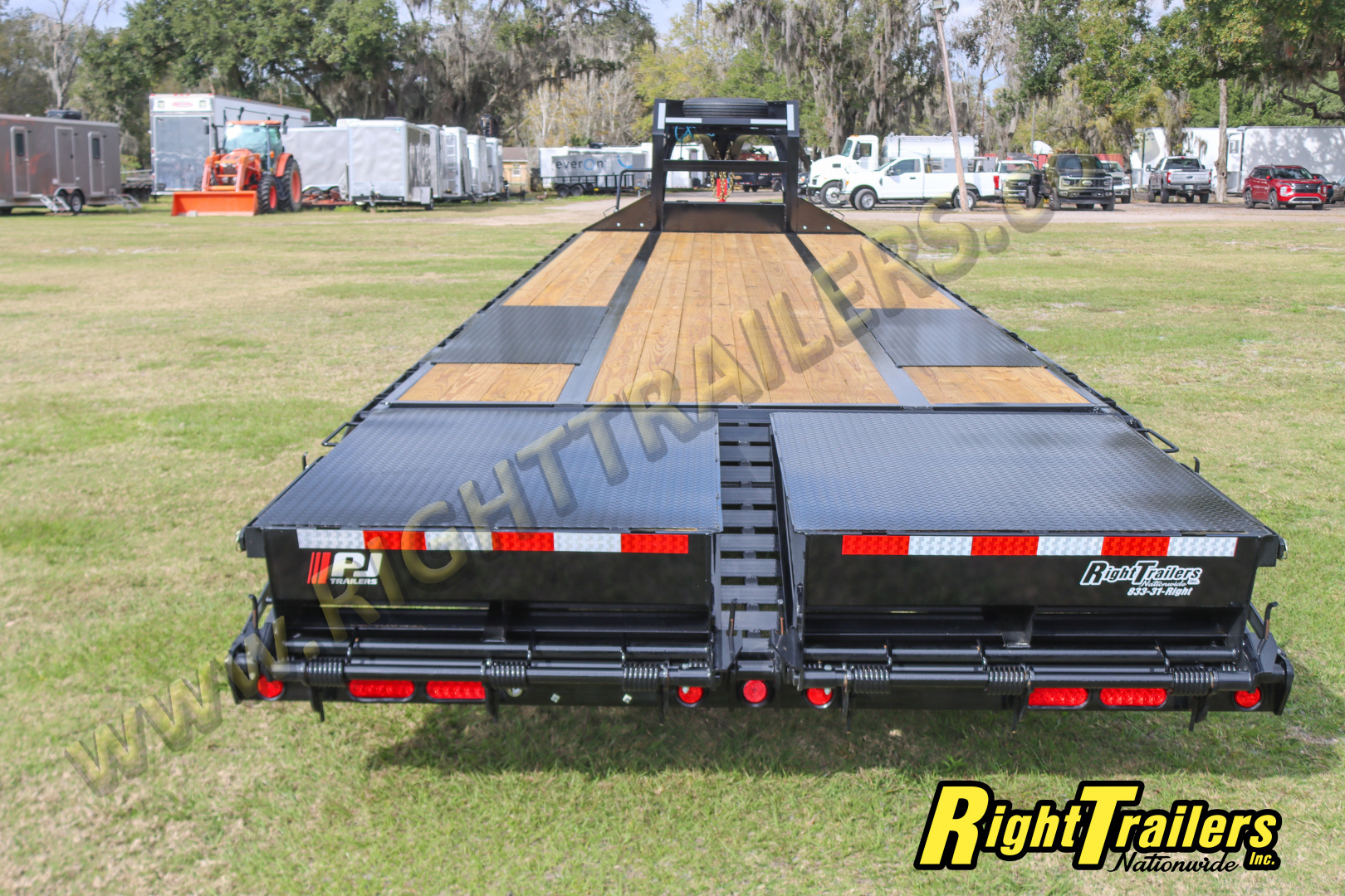 New 2026 8.5X35 PJ GOOGSENECK EQUIPMENT TRAILER