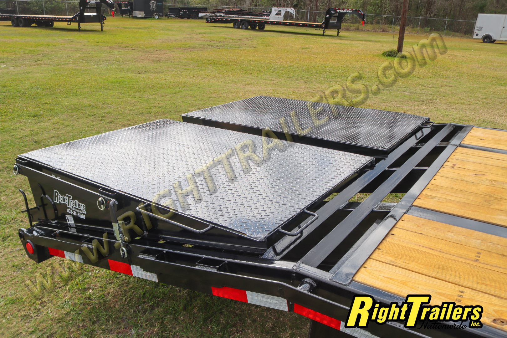 New 2026 8.5X35 PJ GOOGSENECK EQUIPMENT TRAILER