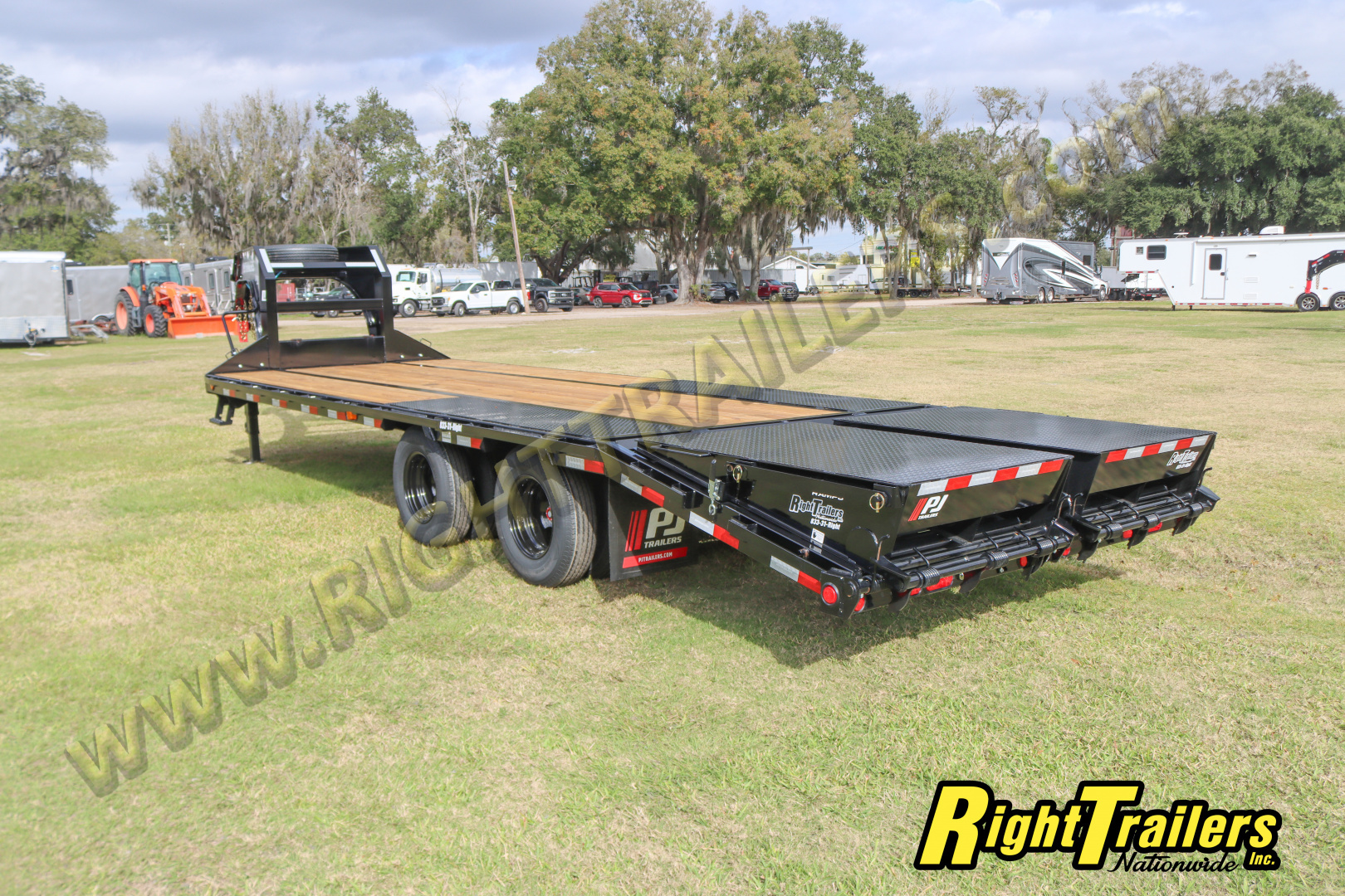 New 2026 8.5X25 PJ GOOGSENECK EQUIPMENT TRAILER