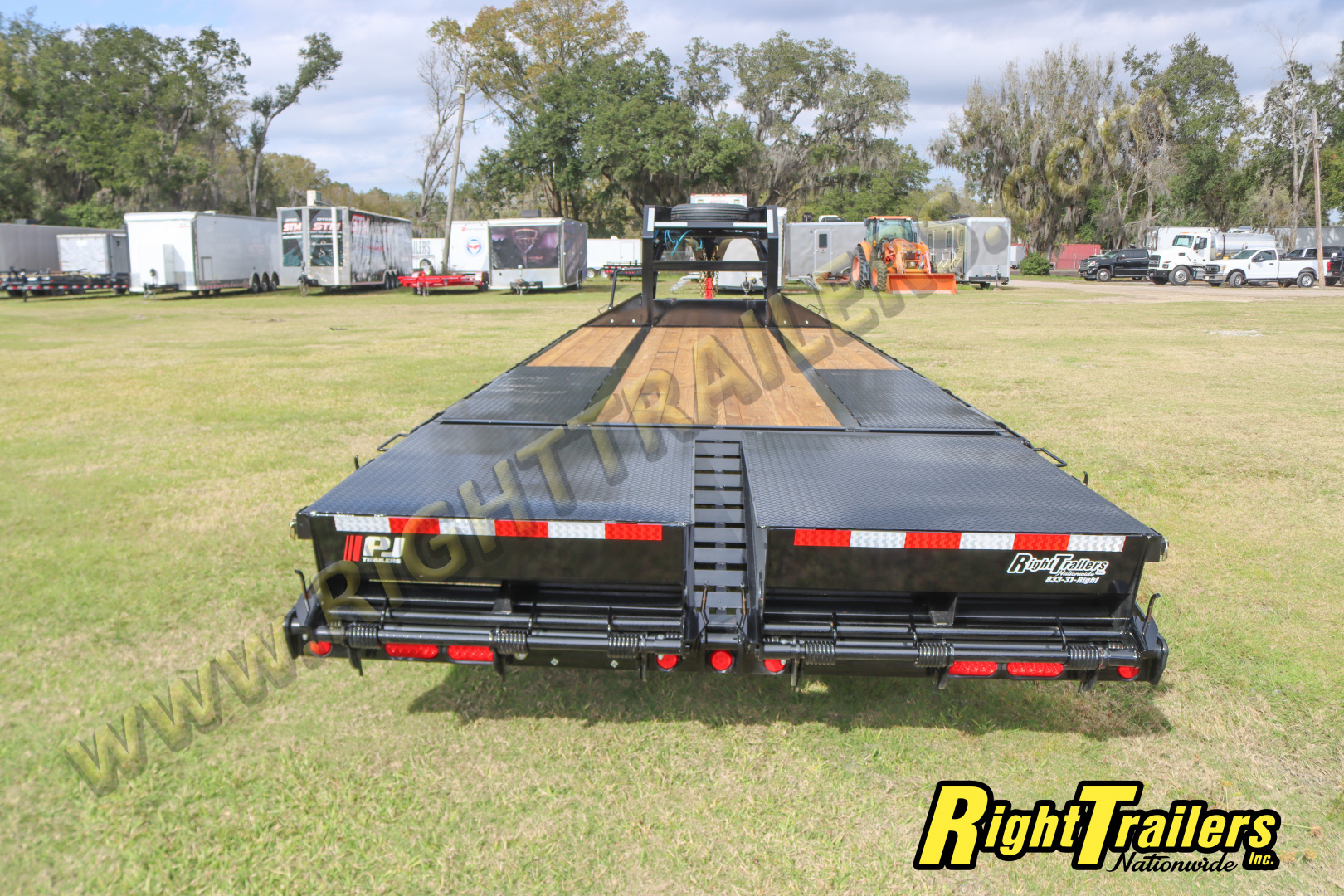 New 2026 8.5X25 PJ GOOGSENECK EQUIPMENT TRAILER