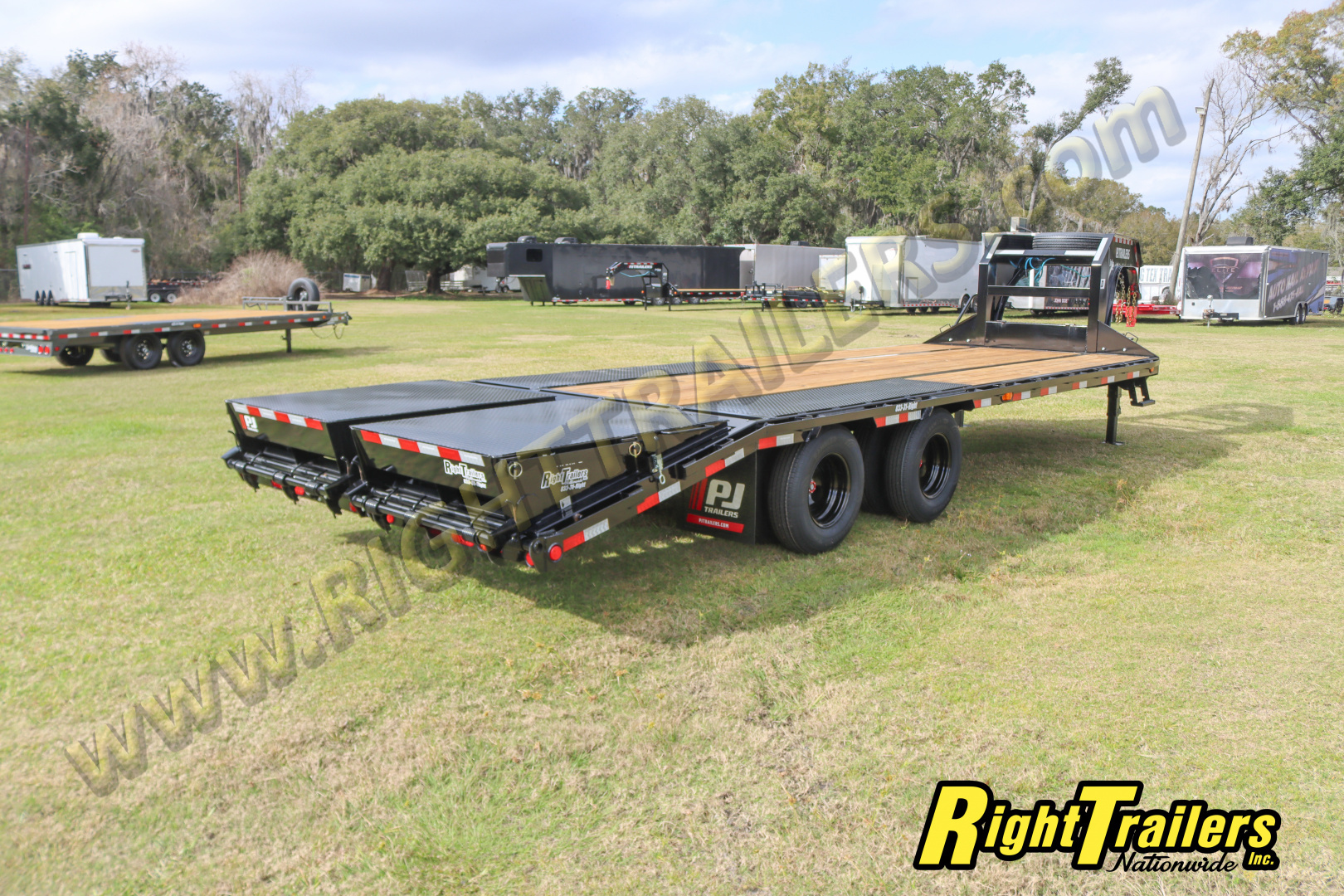New 2026 8.5X25 PJ GOOGSENECK EQUIPMENT TRAILER