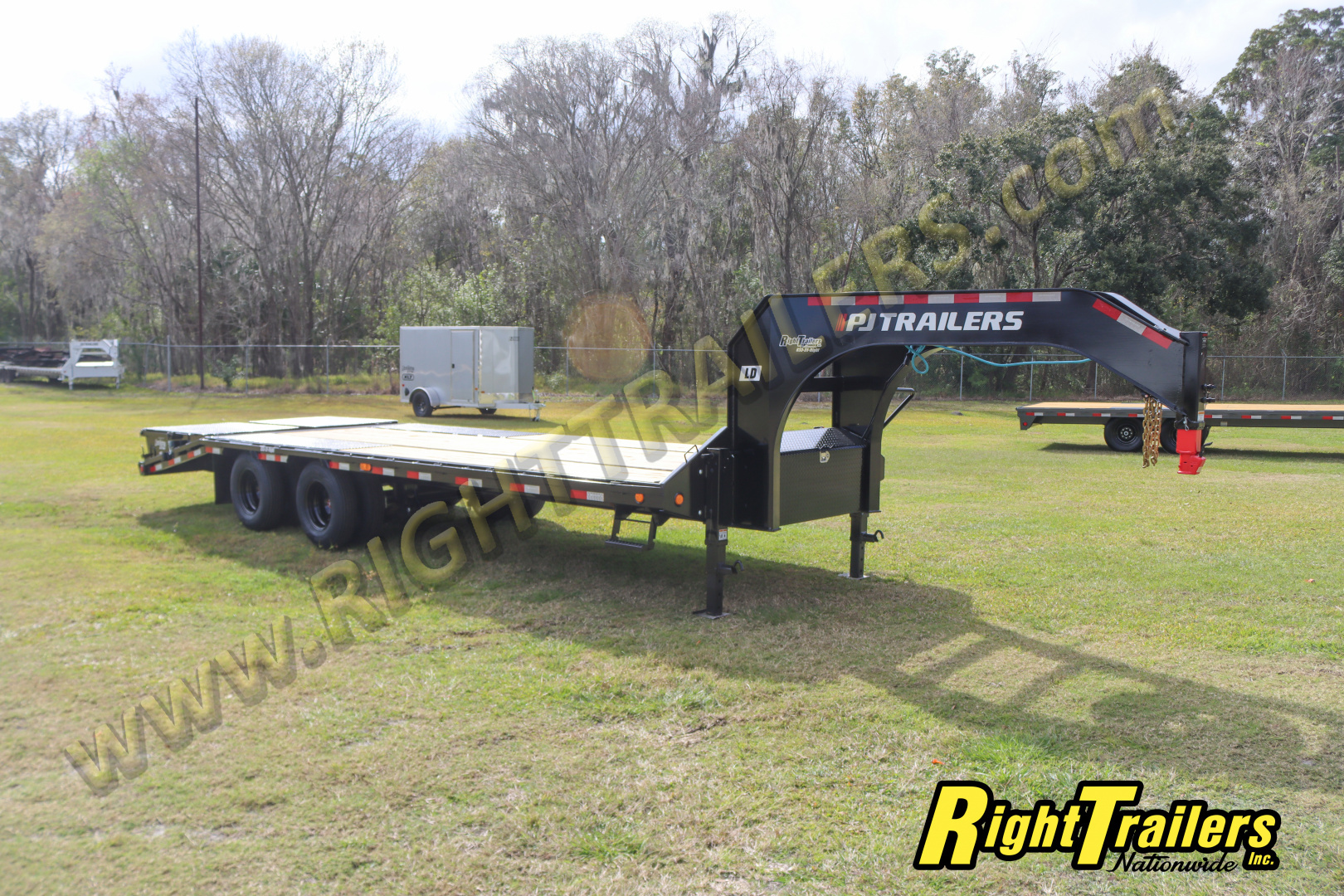 New 2026 8.5X25 PJ GOOGSENECK EQUIPMENT TRAILER