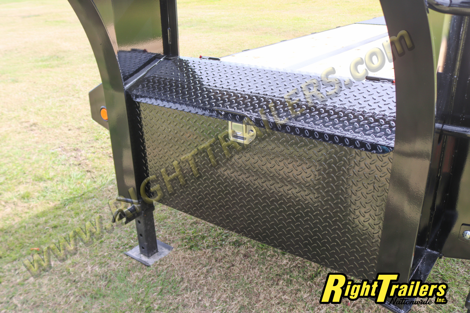 New 2026 8.5X25 PJ GOOGSENECK EQUIPMENT TRAILER