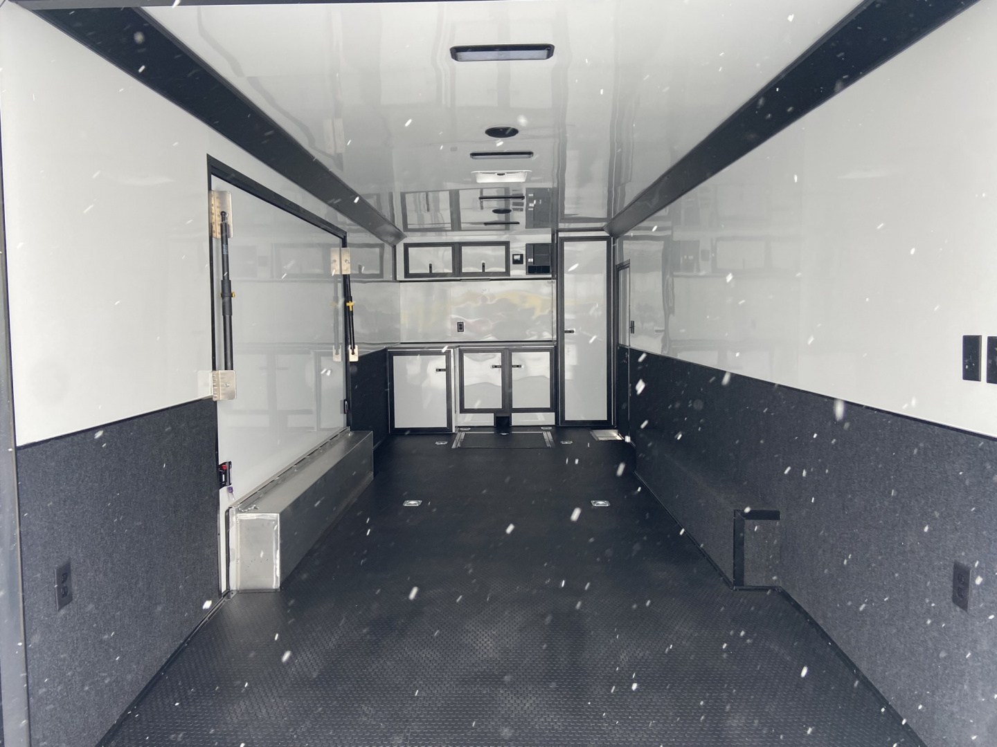 New United PREM 8.5x24 Racing Trailer