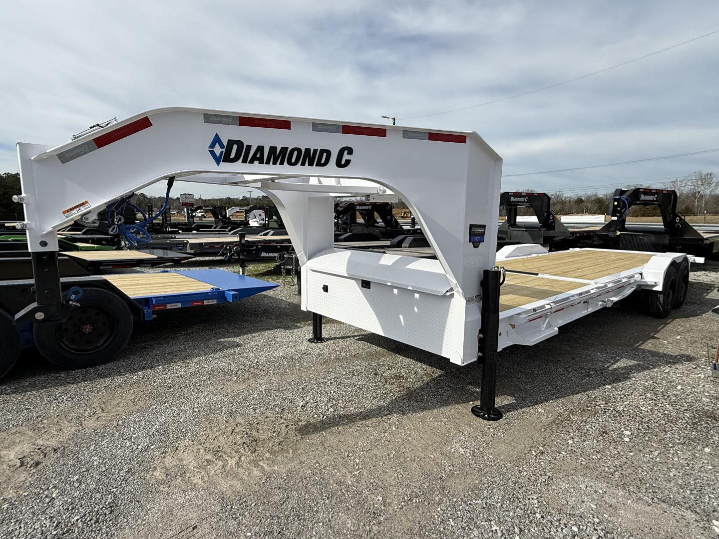 New 2026 Diamond C HDT GN 210 26’ Tilt Trailer, 23K GVWR, PACESETTER EDITION, HYDRAULIC JACKS