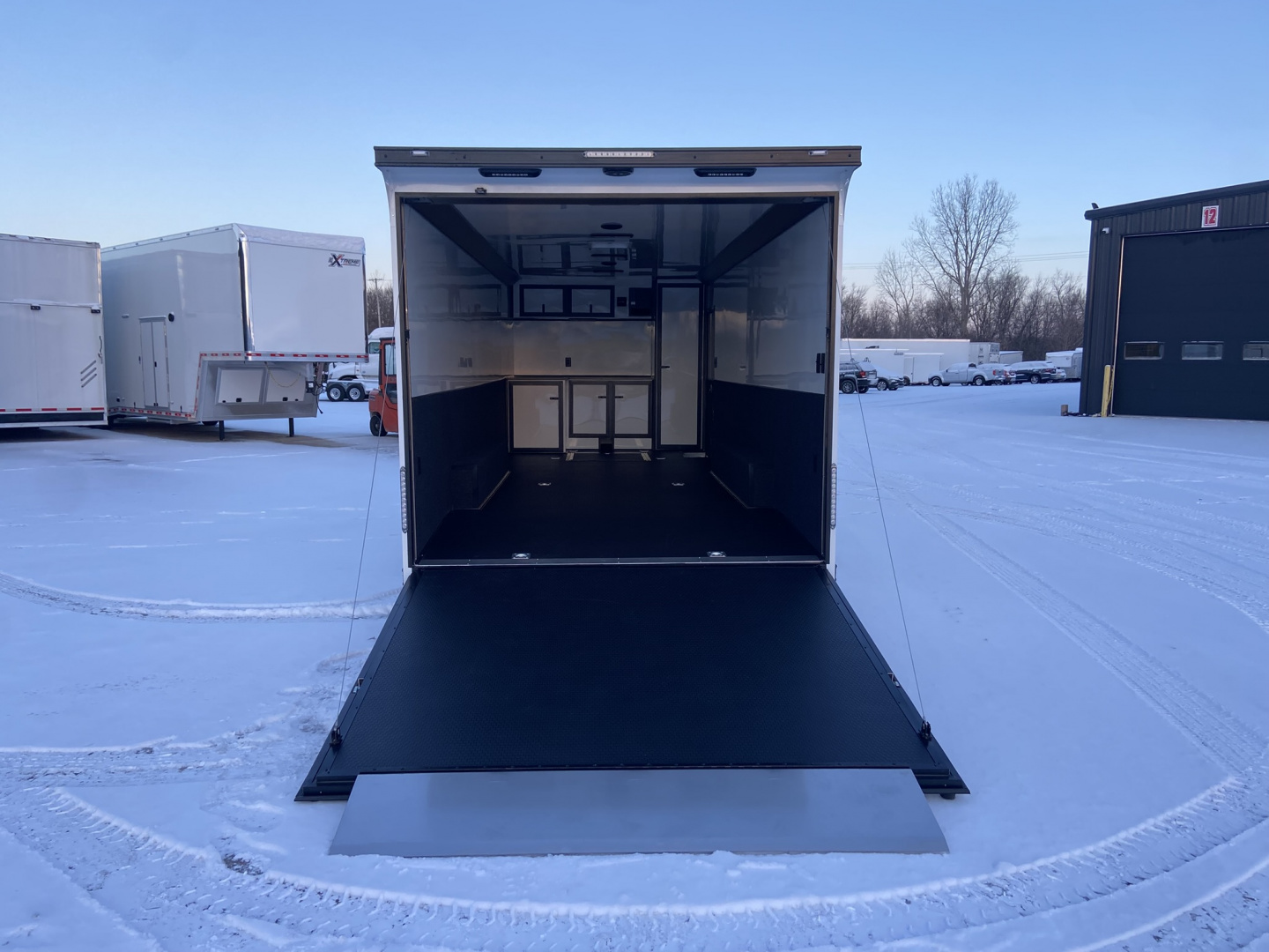 New United PREM 8.5X24 Racing Trailer