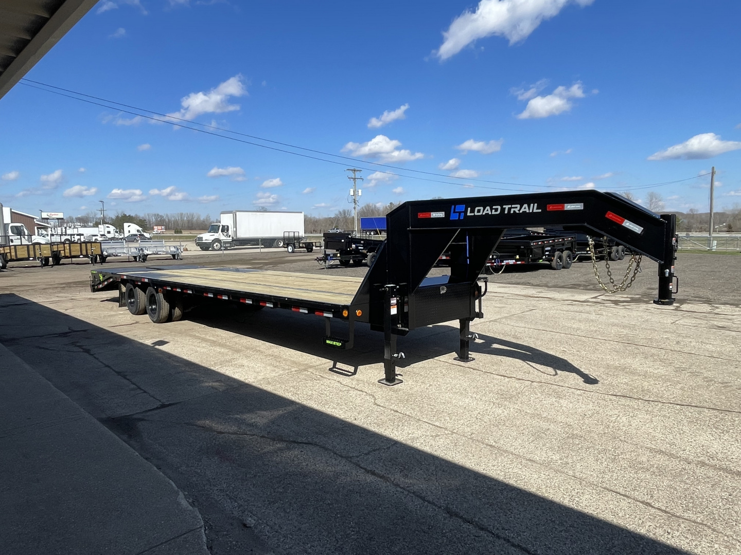 New 2026 Load Trail 102x32 Low-Pro 24k w/Max Ramps Gooseneck Bodies