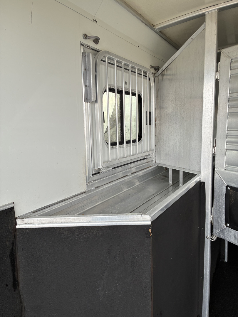 Used 2012 Cimarron 4 Horse Gooseneck Horse Trailer