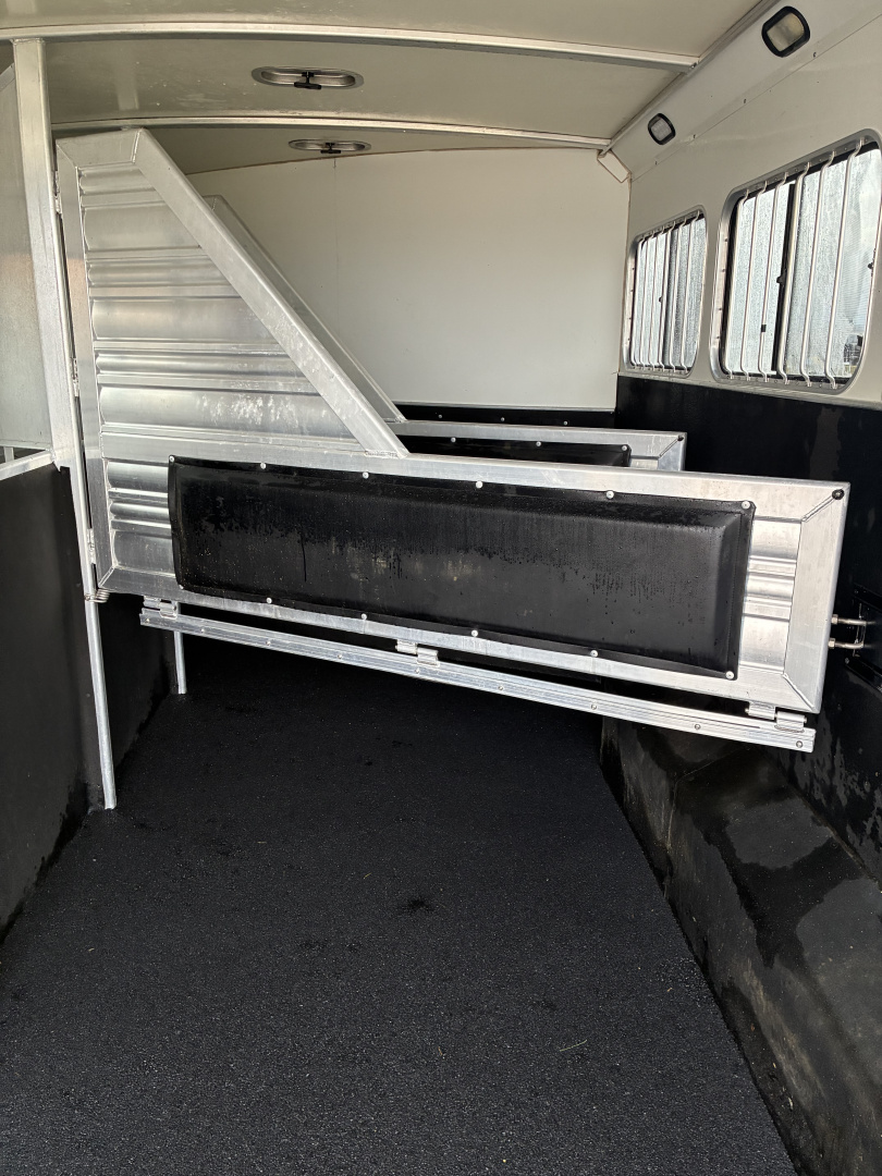 Used 2012 Cimarron 4 Horse Gooseneck Horse Trailer