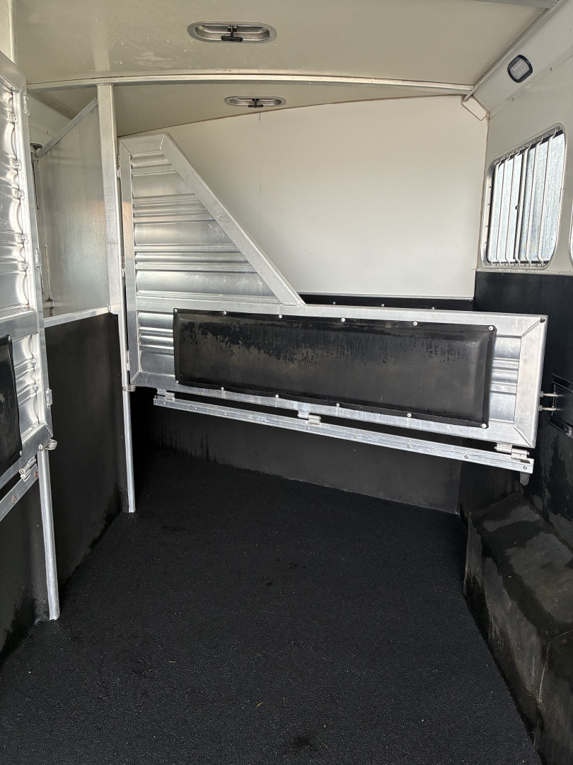 Used 2012 Cimarron 4 Horse Gooseneck Horse Trailer