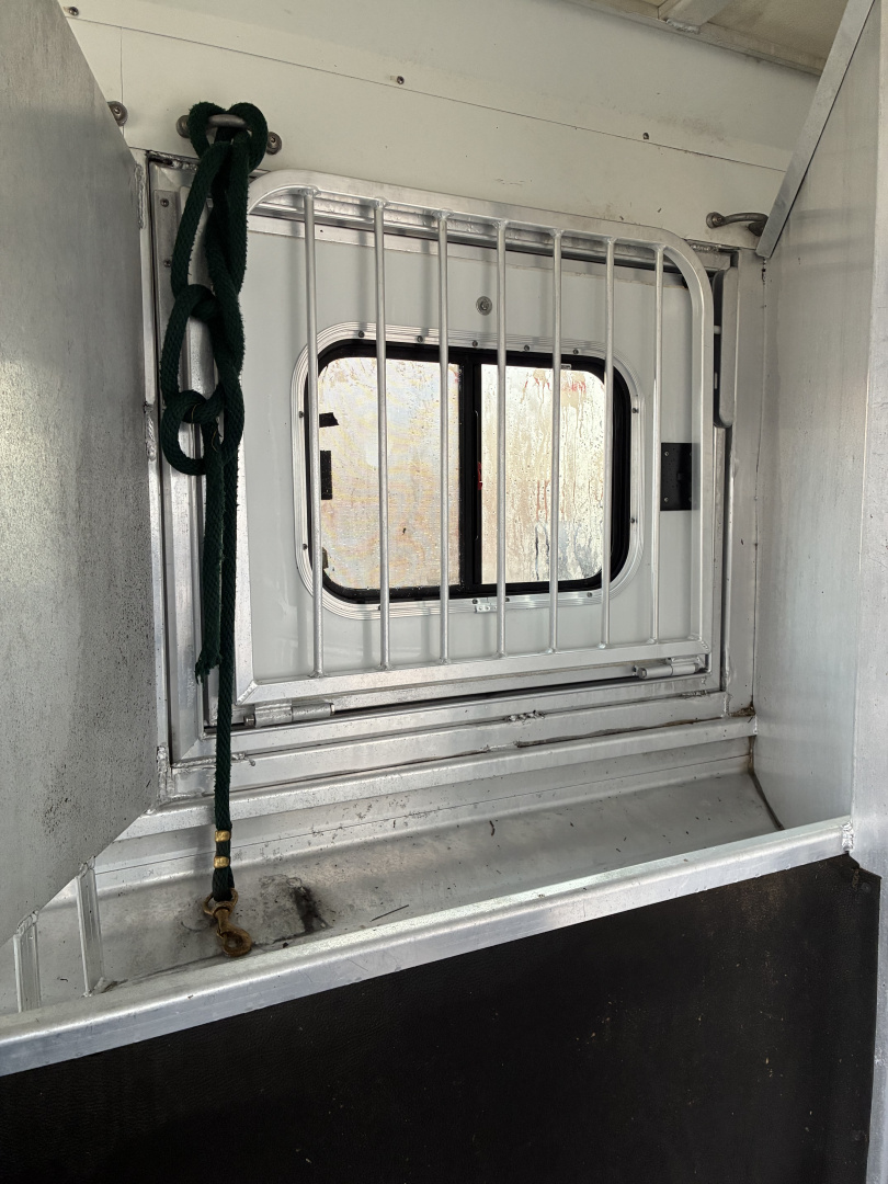 Used 2012 Cimarron 4 Horse Gooseneck Horse Trailer