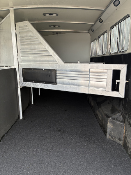 Used 2012 Cimarron 4 Horse Gooseneck Horse Trailer