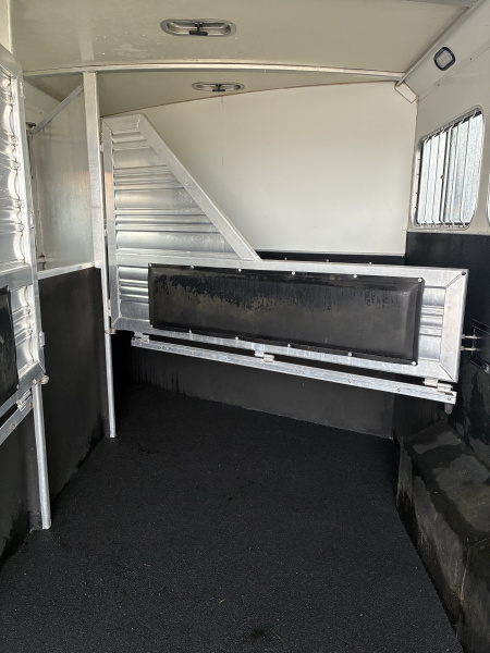 Used 2012 Cimarron 4 Horse Gooseneck Horse Trailer