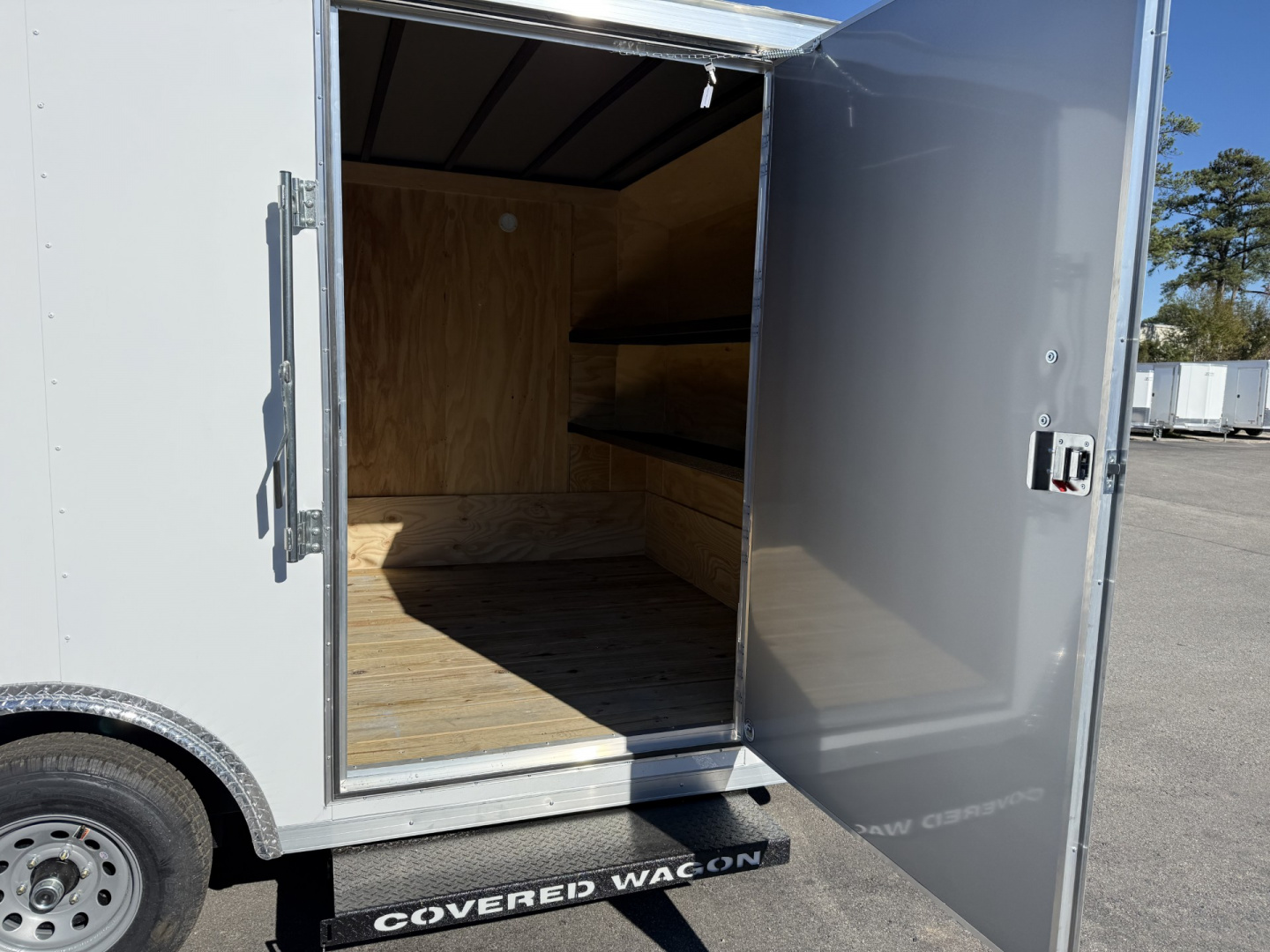 New TX8.5X16TA3 TEXAS TRAILERS 8.5' X 16' CARGO / ENCLOSED TRAILER W/REAR RAMP DOOR & SIDE DOOR, PRO LANDSCAPE PACKAGE