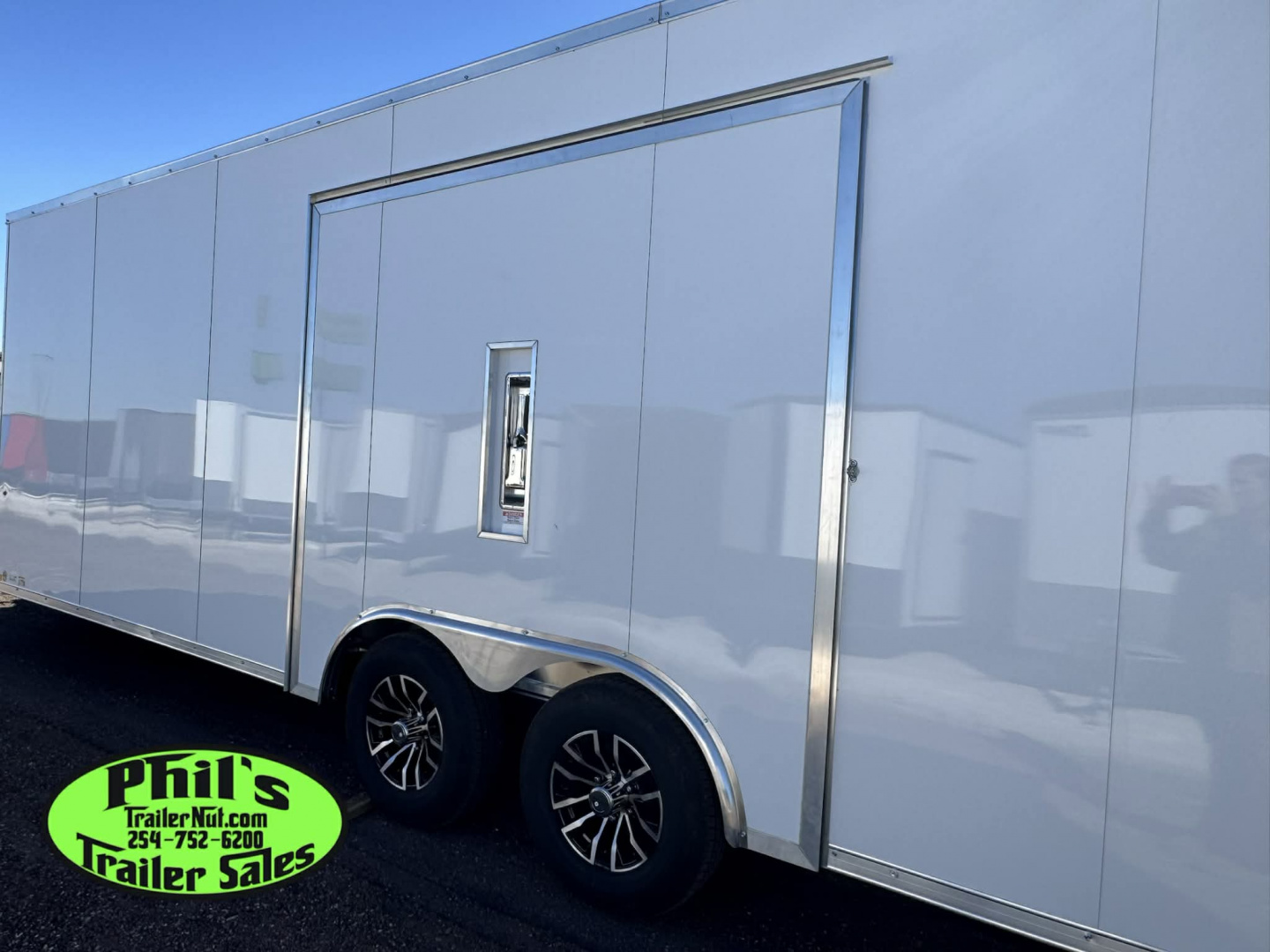 New Pace American 8.5X24 CAR HAULER WITH FULL ESCAPE DOOR & REMOVABLE FENDER Car / Racing Trailer