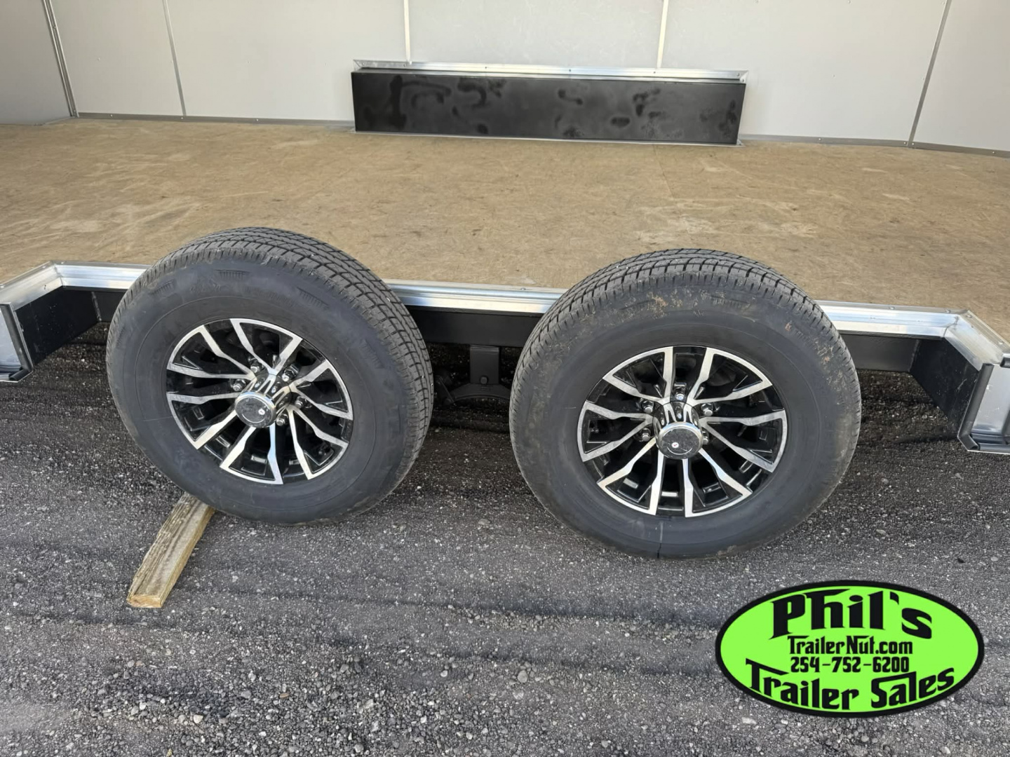 New Pace American 8.5X24 CAR HAULER WITH FULL ESCAPE DOOR & REMOVABLE FENDER Car / Racing Trailer