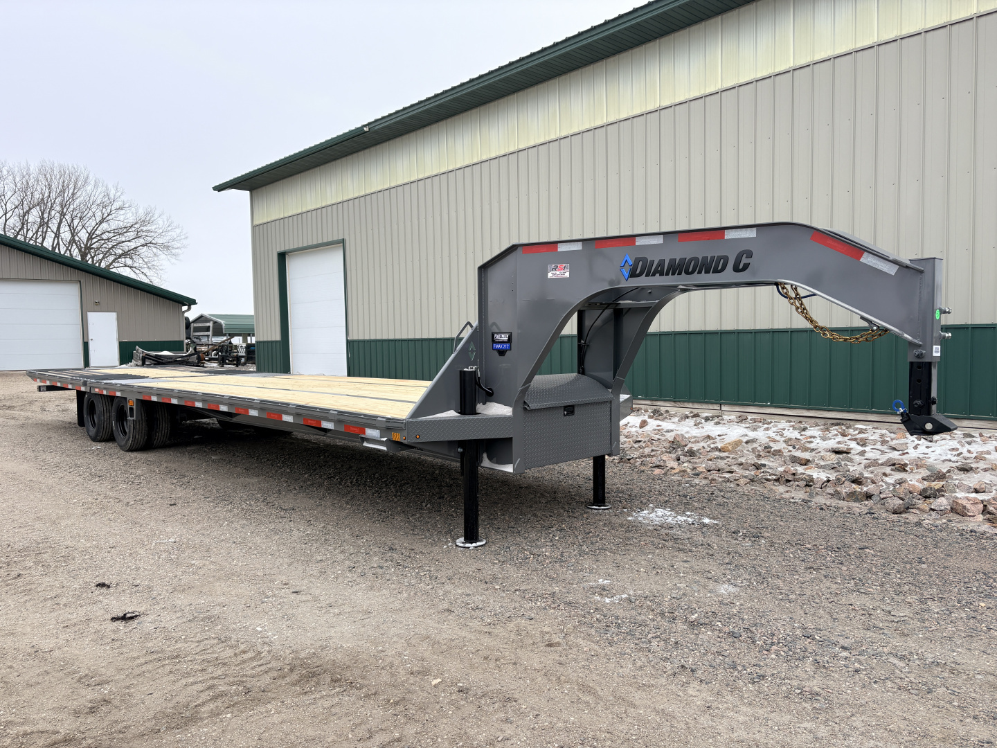 New 2026 35' 24k Diamond C Gooseneck Flatbed Trailer - Hydraulic Jacks