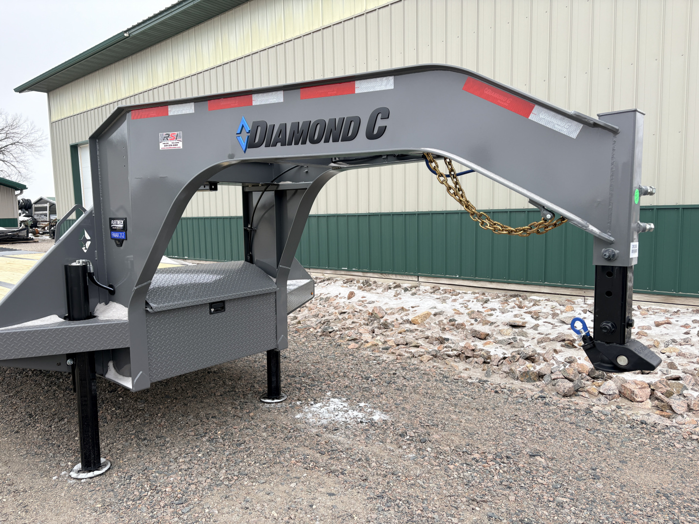 New 2026 35' 24k Diamond C Gooseneck Flatbed Trailer - Hydraulic Jacks