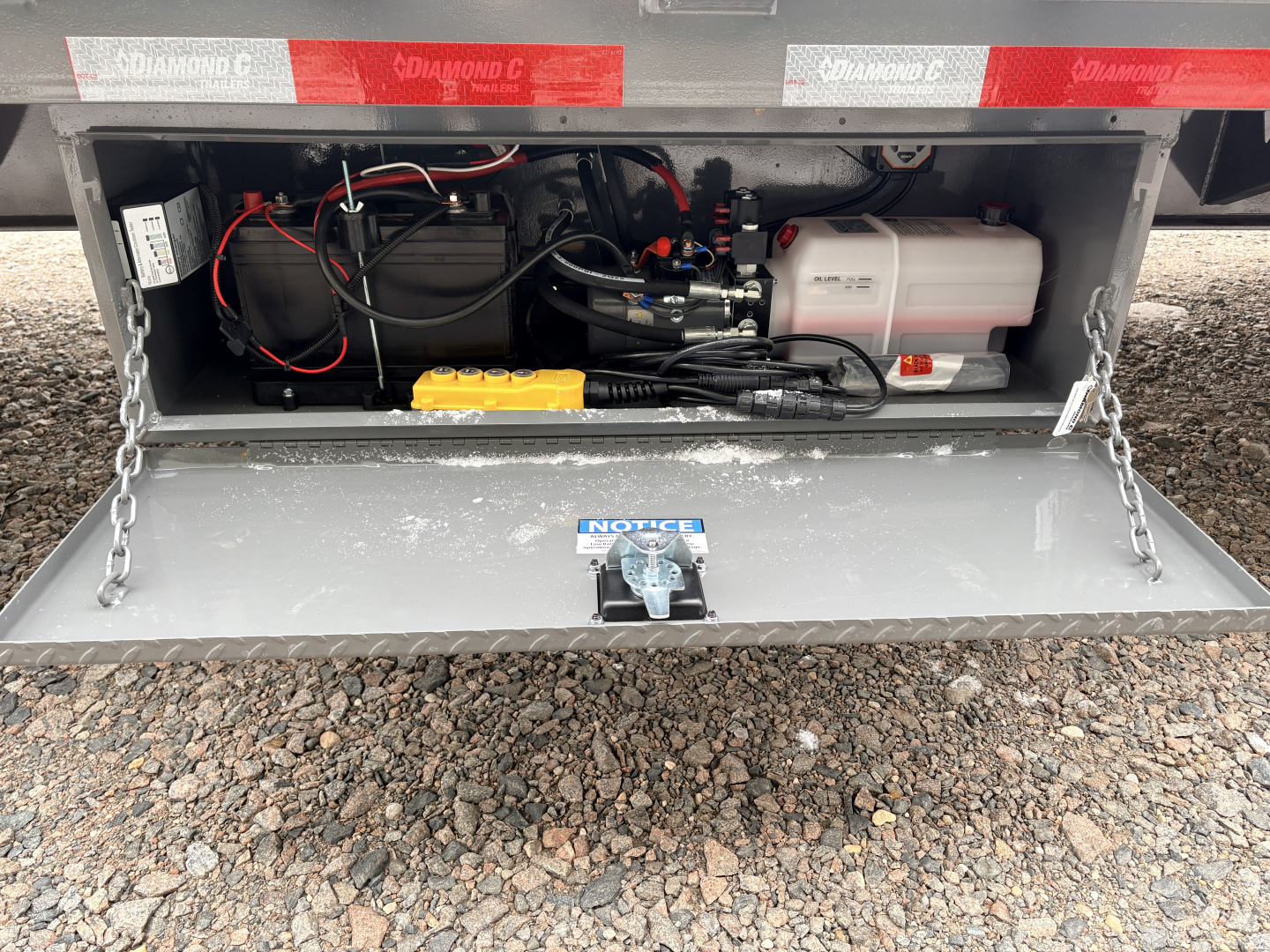 New 2026 35' 24k Diamond C Gooseneck Flatbed Trailer - Hydraulic Jacks