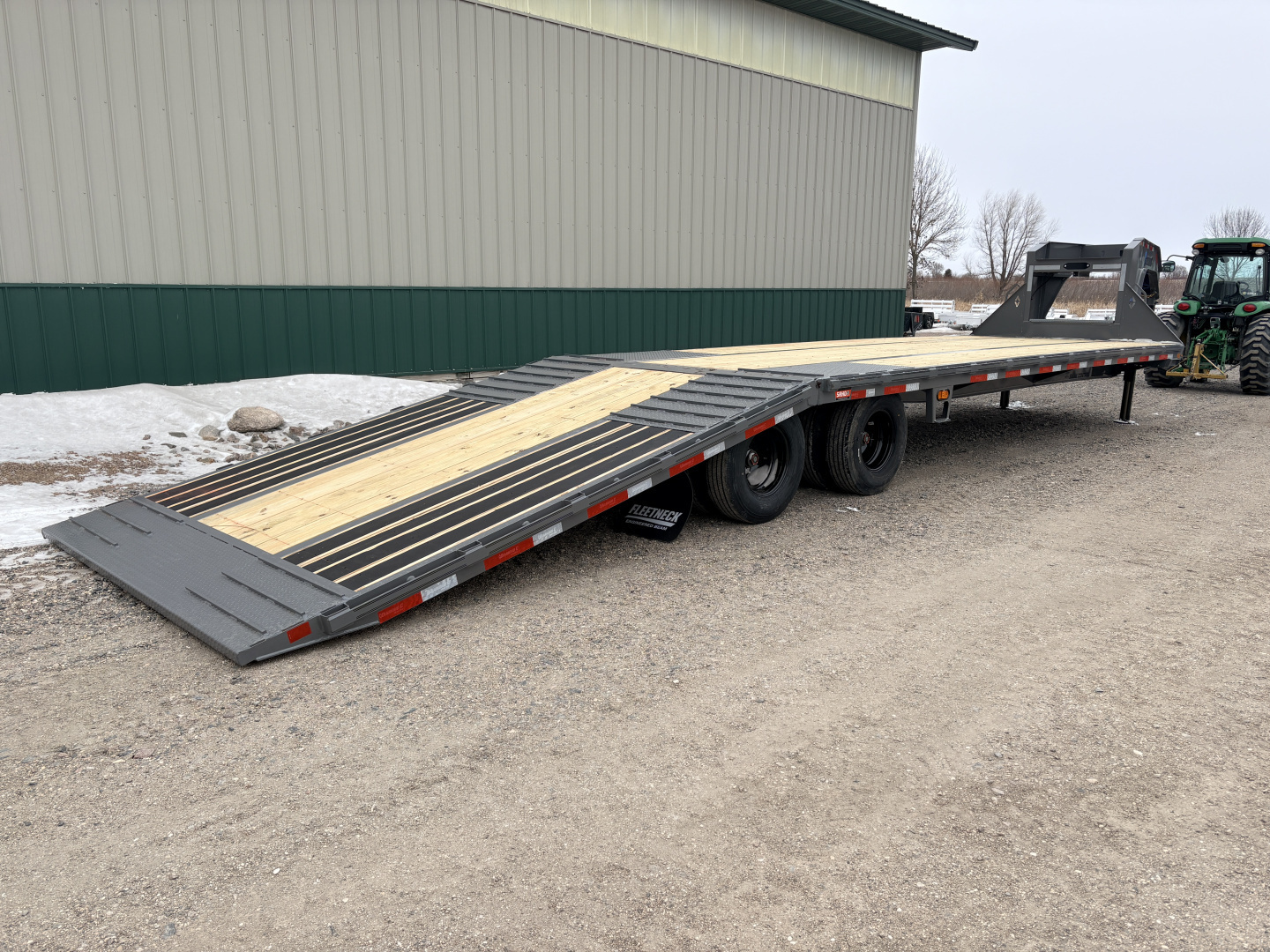 New 2026 35' 24k Diamond C Gooseneck Flatbed Trailer - Hydraulic Jacks