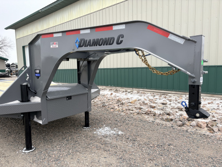 New 2026 35' 24k Diamond C Gooseneck Flatbed Trailer - Hydraulic Jacks