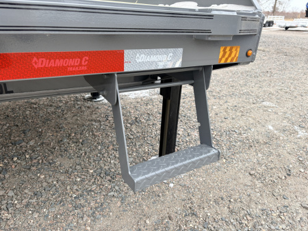 New 2026 35' 24k Diamond C Gooseneck Flatbed Trailer - Hydraulic Jacks