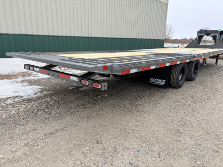New 2026 35' 24k Diamond C Gooseneck Flatbed Trailer - Hydraulic Jacks