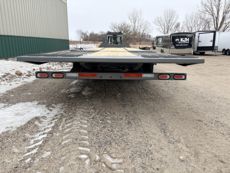 New 2026 35' 24k Diamond C Gooseneck Flatbed Trailer - Hydraulic Jacks