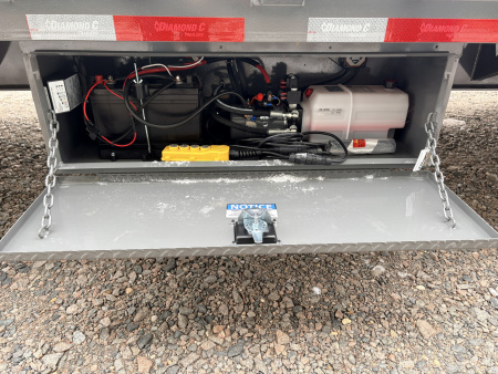 New 2026 35' 24k Diamond C Gooseneck Flatbed Trailer - Hydraulic Jacks