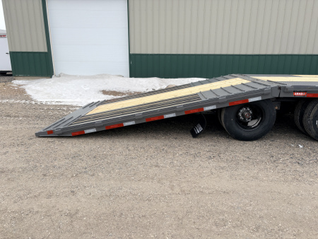 New 2026 35' 24k Diamond C Gooseneck Flatbed Trailer - Hydraulic Jacks