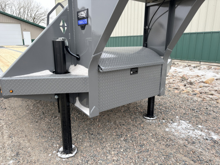 New 2026 35' 24k Diamond C Gooseneck Flatbed Trailer - Hydraulic Jacks