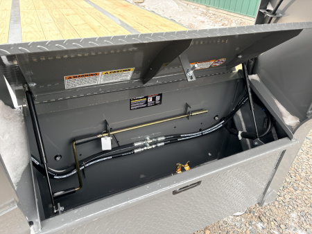 New 2026 35' 24k Diamond C Gooseneck Flatbed Trailer - Hydraulic Jacks