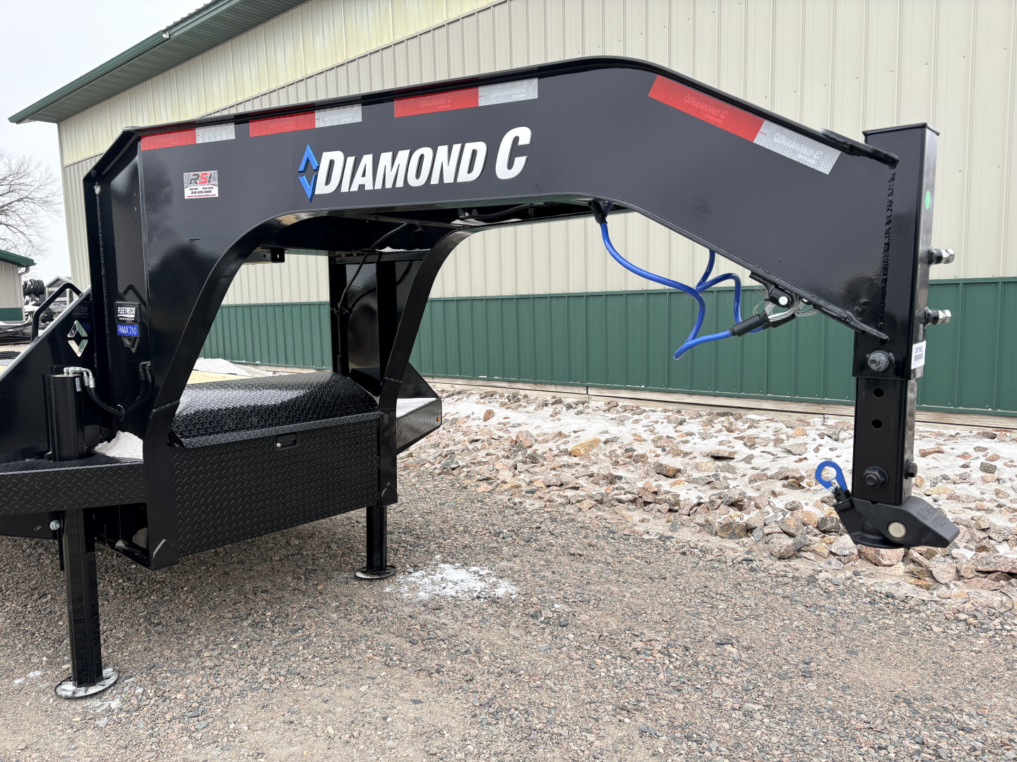 New 2026 32' Diamond C FMAX210 Hyd Dove Gooseneck Trailer