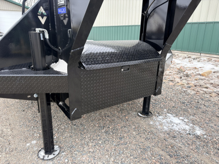 New 2026 32' Diamond C FMAX210 Hyd Dove Gooseneck Trailer