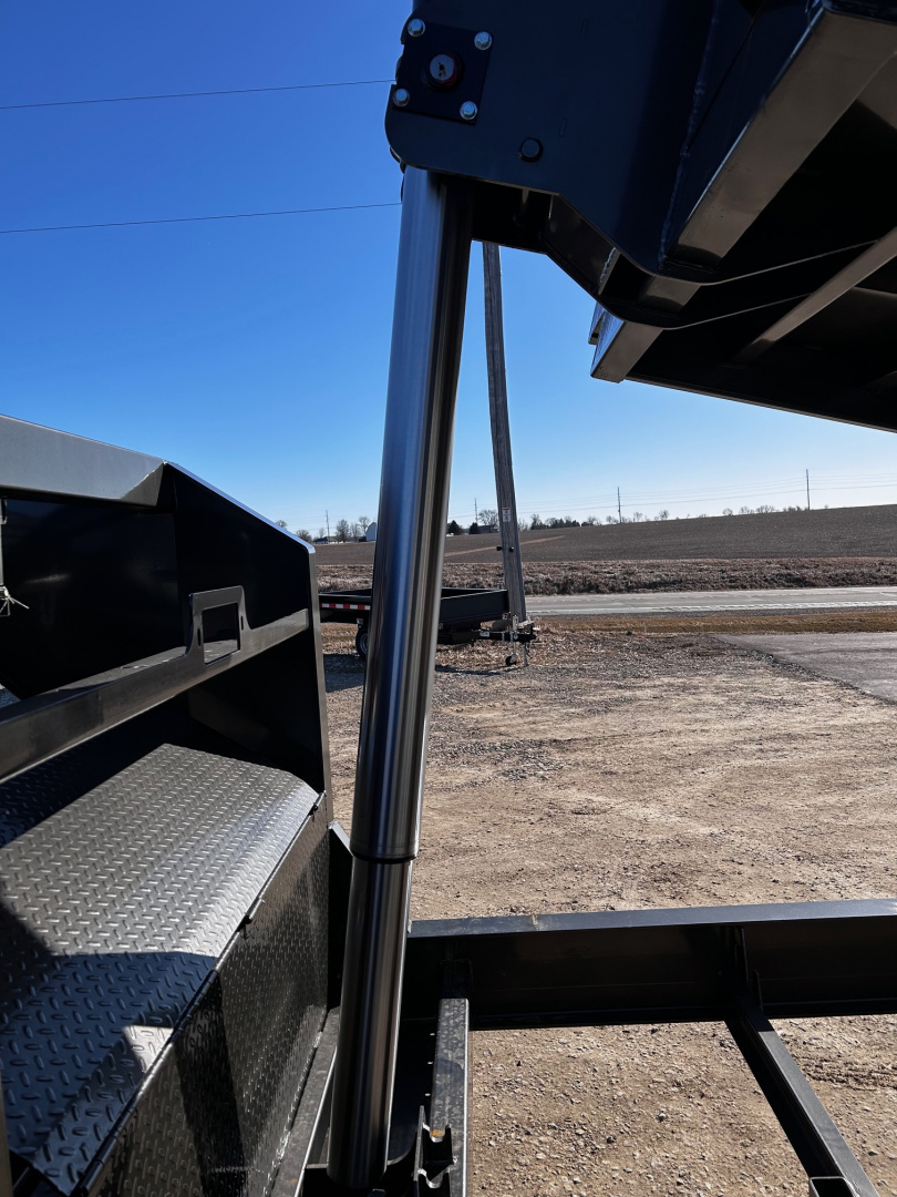 New 2026 MAXX-D DSX 83"X20' GN --4' SIDES-- 21K GVWR Dump Trailer