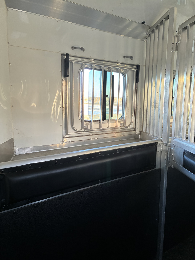 Used 2020 4-Star 3 Horse 15' Living Quarter Horse Trailer