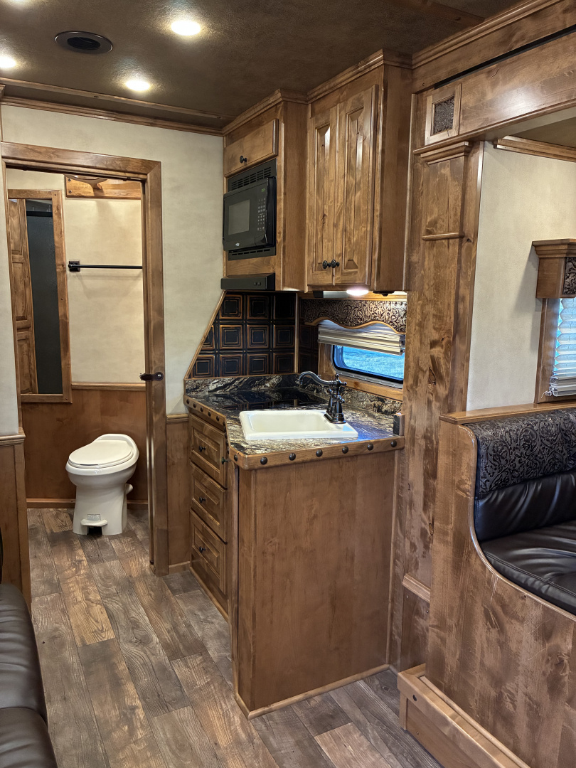 Used 2020 4-Star 3 Horse 15' Living Quarter Horse Trailer
