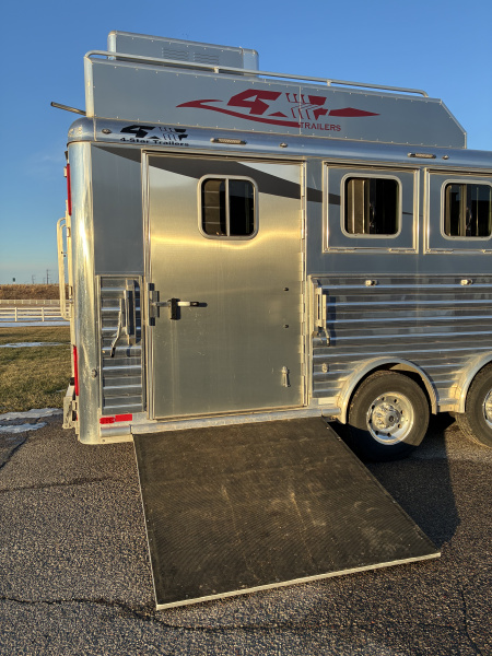 Used 2020 4-Star 3 Horse 15' Living Quarter Horse Trailer