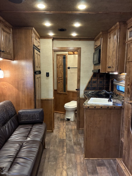 Used 2020 4-Star 3 Horse 15' Living Quarter Horse Trailer