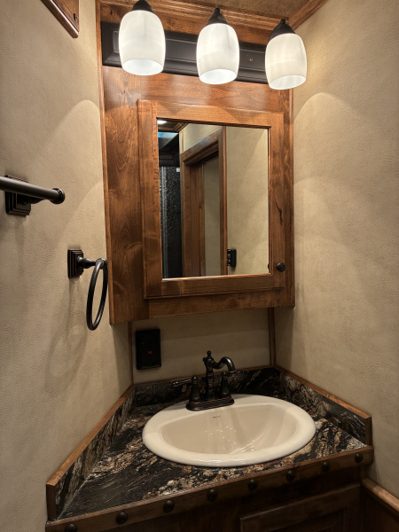 Used 2020 4-Star 3 Horse 15' Living Quarter Horse Trailer