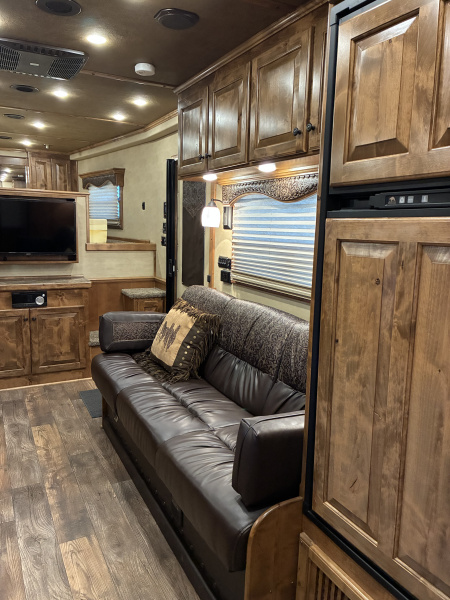 Used 2020 4-Star 3 Horse 15' Living Quarter Horse Trailer