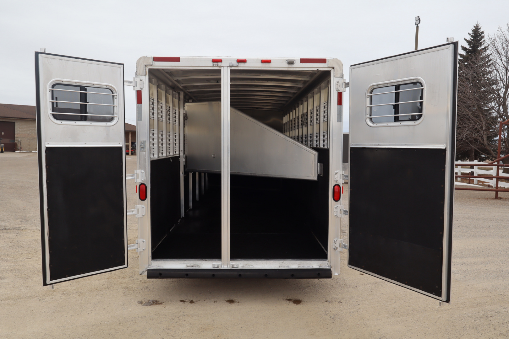 Used 2001 Exiss Trailers CXT/600 Stock combo Horse Trailer